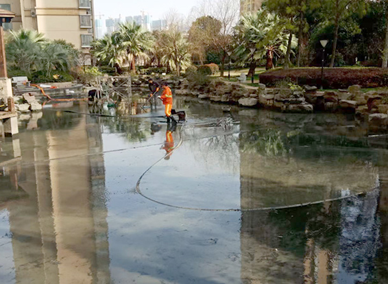 石碣镇景观池淤泥清理