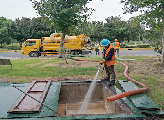 石碣镇化油池清理