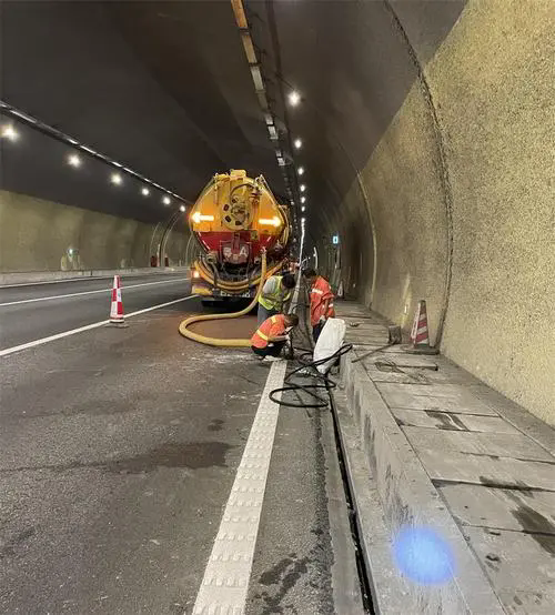 石碣镇隧道排水渠清淤